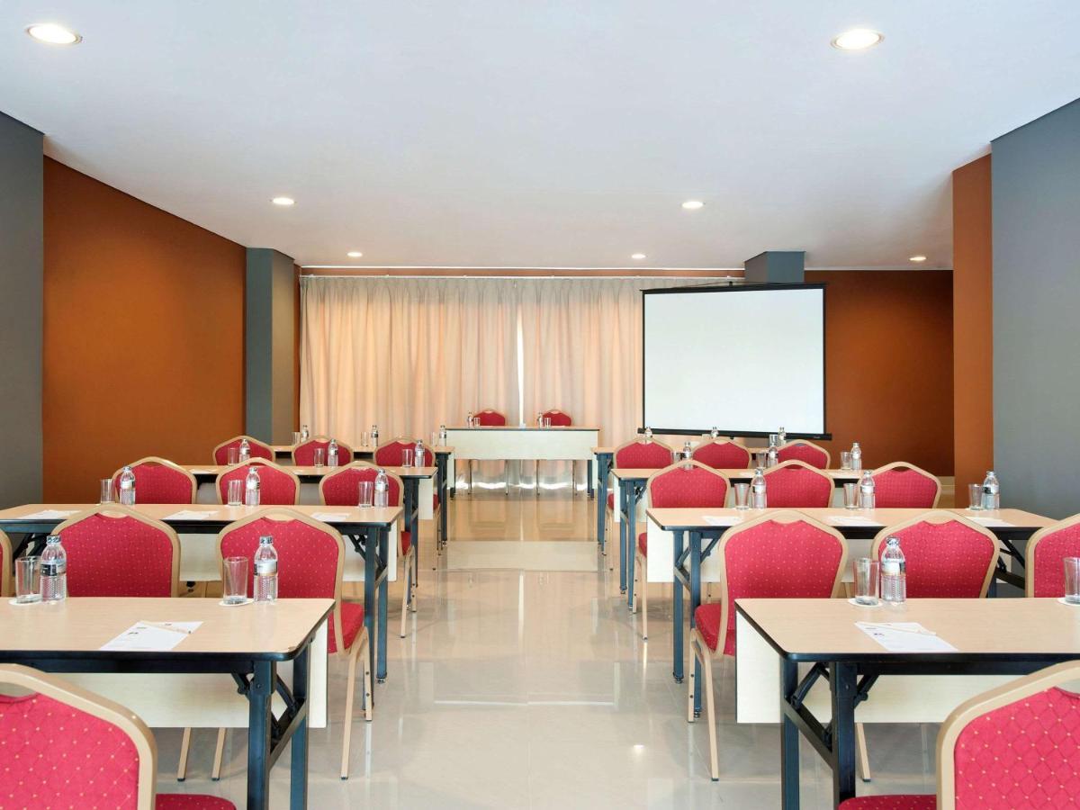 Ibis Budget Jakarta Daan Mogot Esterno foto