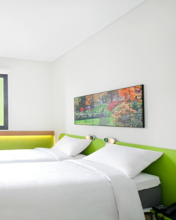 Ibis Budget Jakarta Daan Mogot Esterno foto