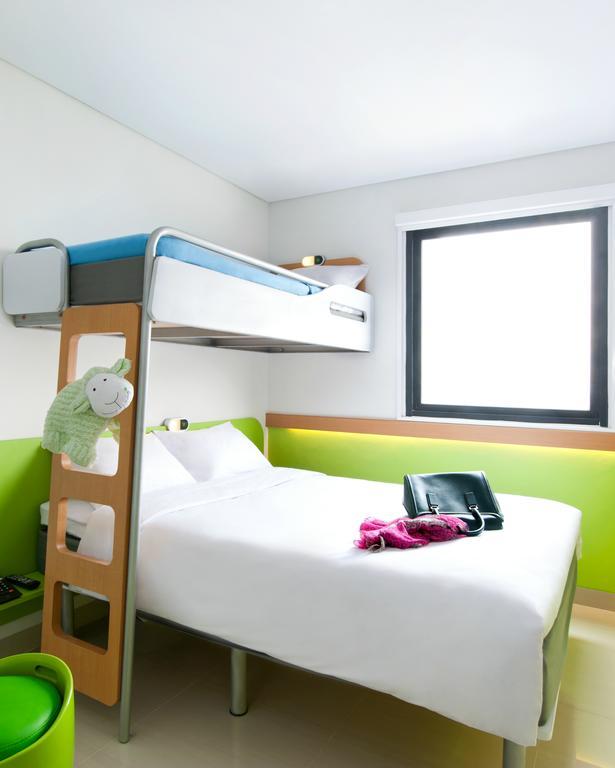 Ibis Budget Jakarta Daan Mogot Esterno foto