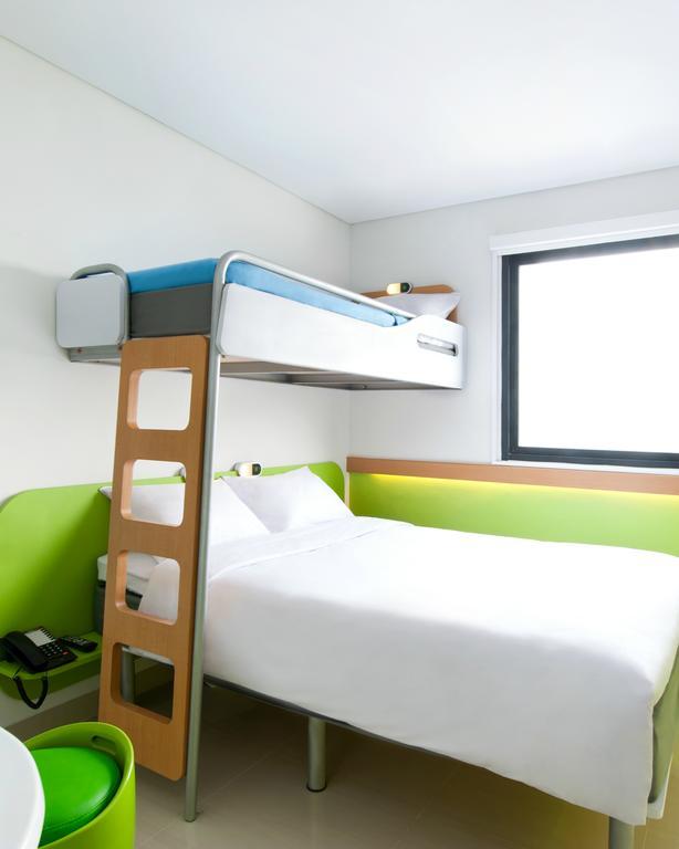 Ibis Budget Jakarta Daan Mogot Esterno foto