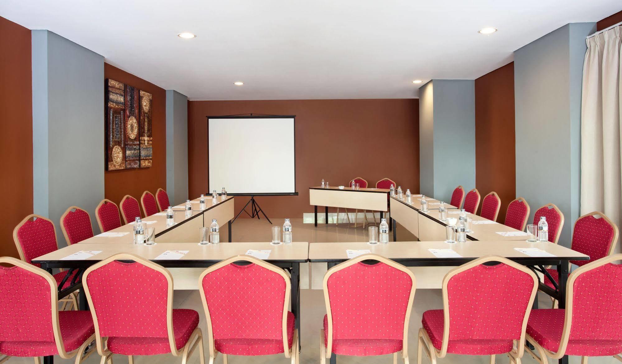 Ibis Budget Jakarta Daan Mogot Esterno foto