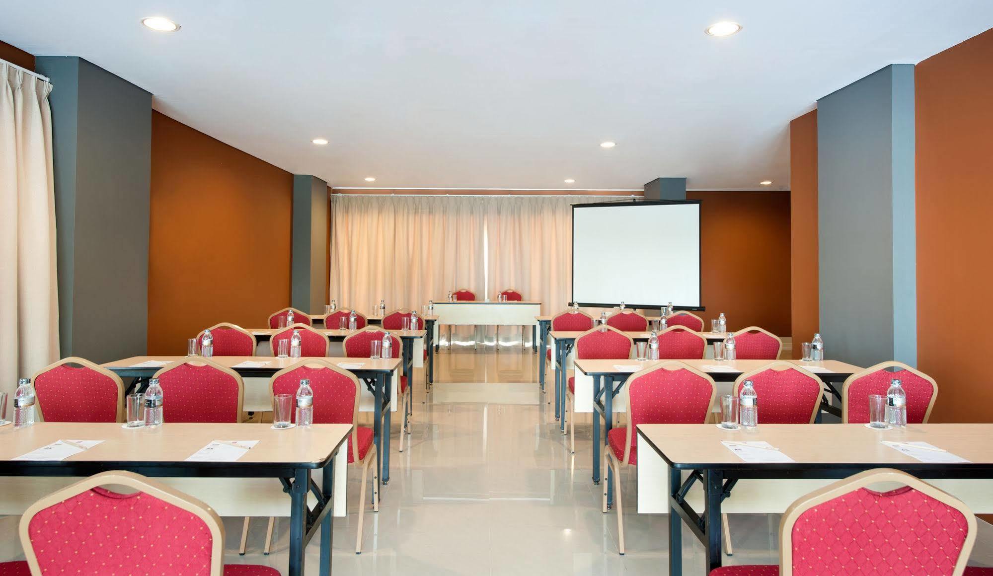 Ibis Budget Jakarta Daan Mogot Esterno foto