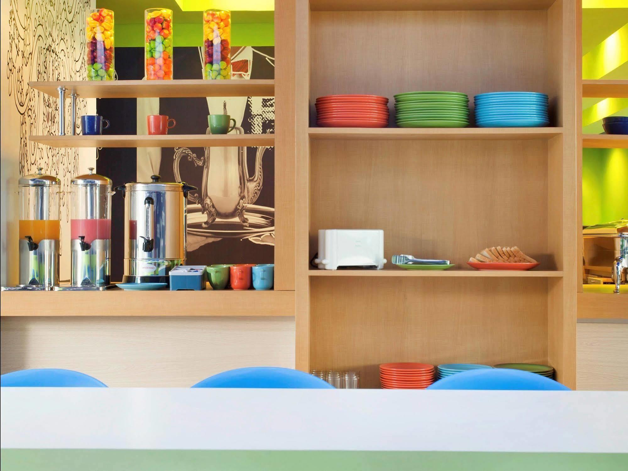 Ibis Budget Jakarta Daan Mogot Esterno foto