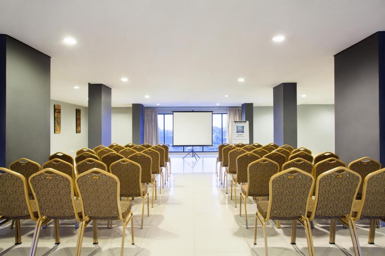 Ibis Budget Jakarta Daan Mogot Esterno foto