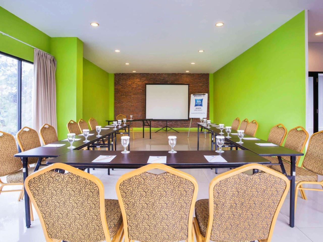 Ibis Budget Jakarta Daan Mogot Esterno foto