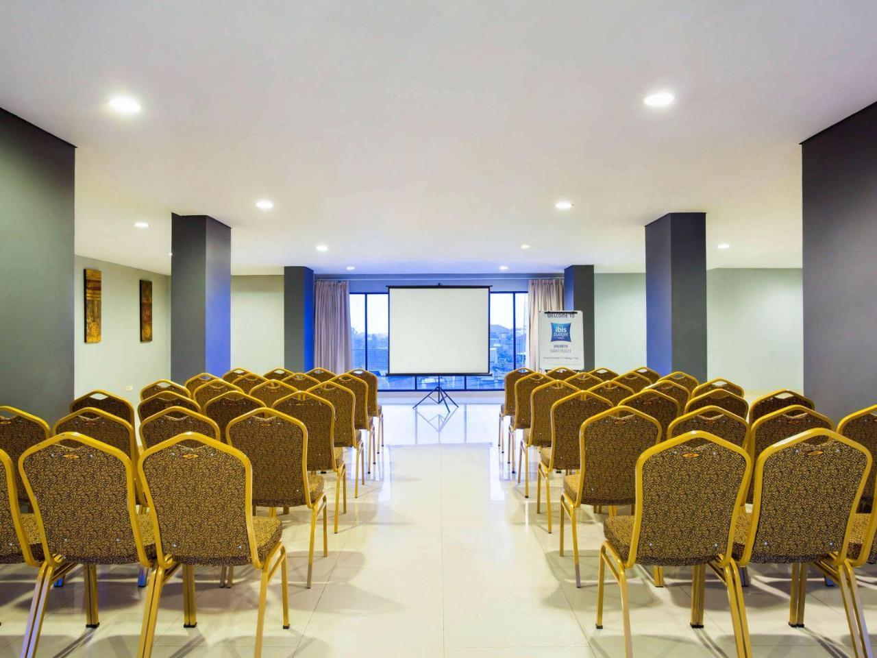 Ibis Budget Jakarta Daan Mogot Esterno foto